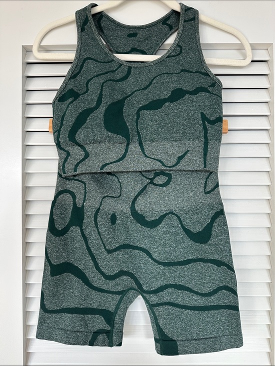 GXIN Pants - GXIN Seamless 2-Piece Sports Bra Biker Shorts Matching Set Green Camo Size M